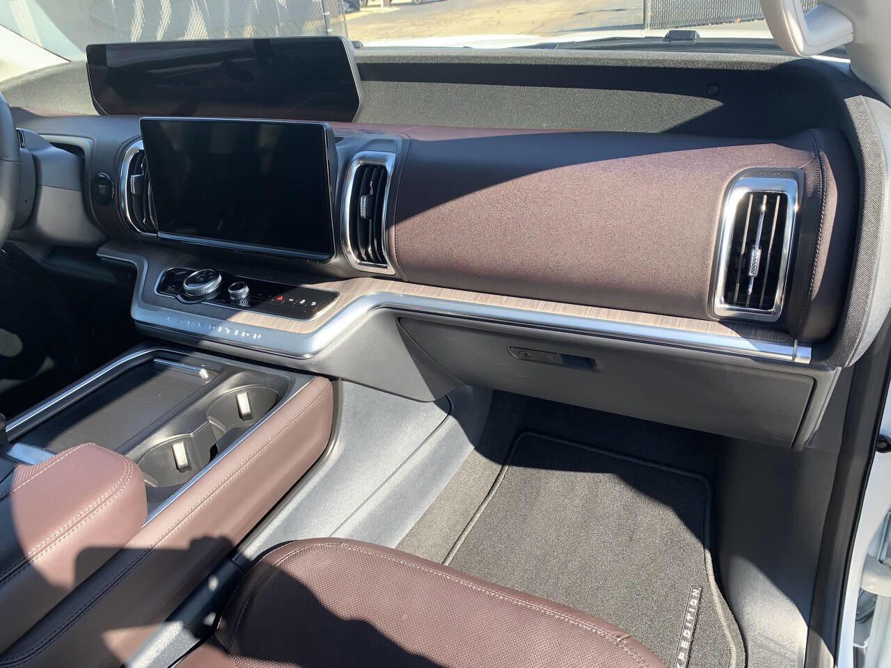 Used 2025 Ford Expedition Platinum w/ Platinum Ultimate Package image 28