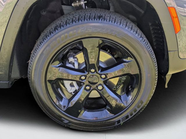 New 2025 Jeep Grand Cherokee Altitude image 9