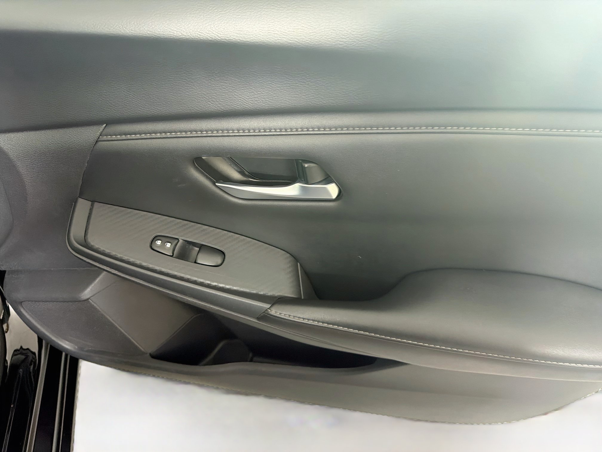 Used 2025 Nissan Sentra SV FWD image 29