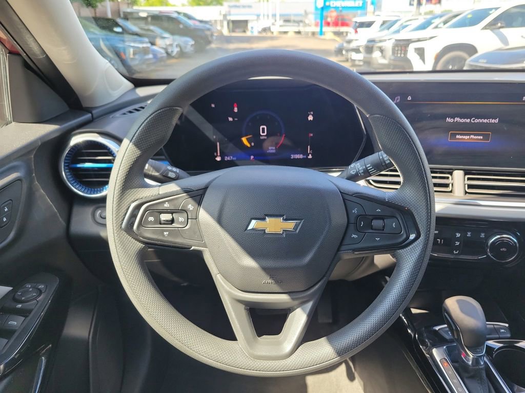 Used 2025 Chevrolet Trax LT FWD image 24