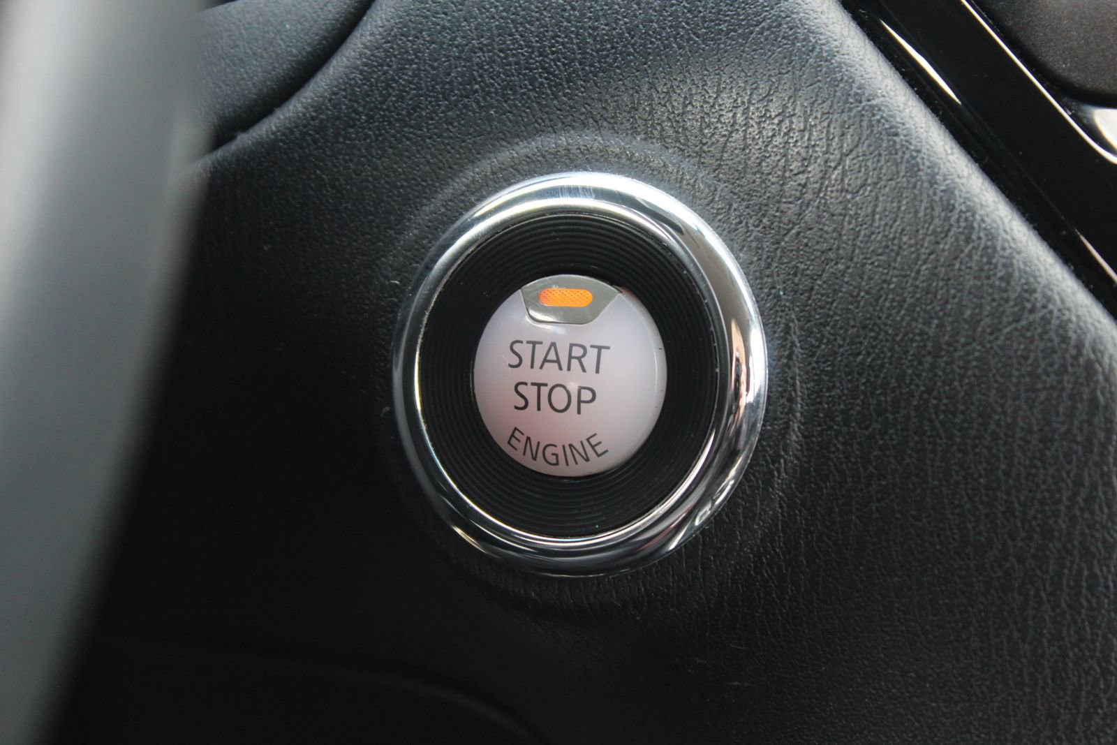 Used 2016 Nissan Pathfinder SV image 21