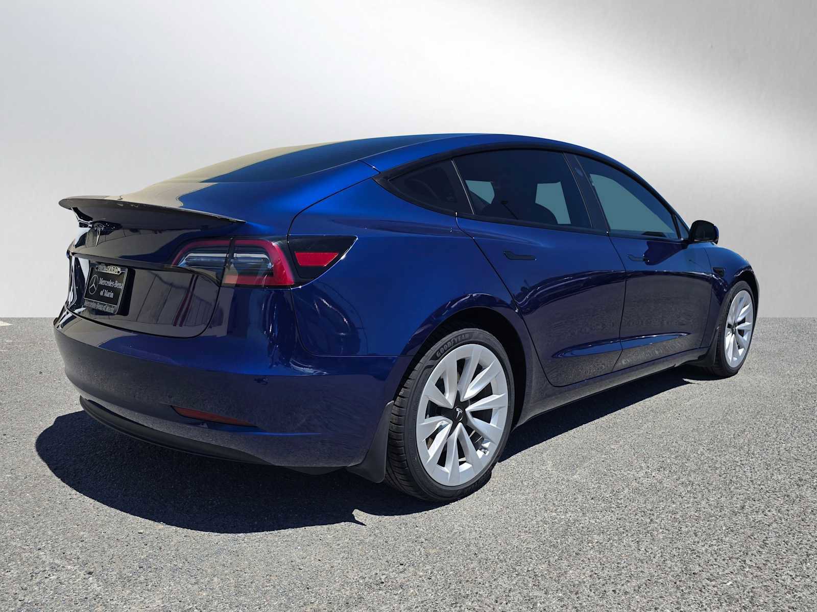 Used 2023 Tesla Model 3 Standard Range RWD image 3