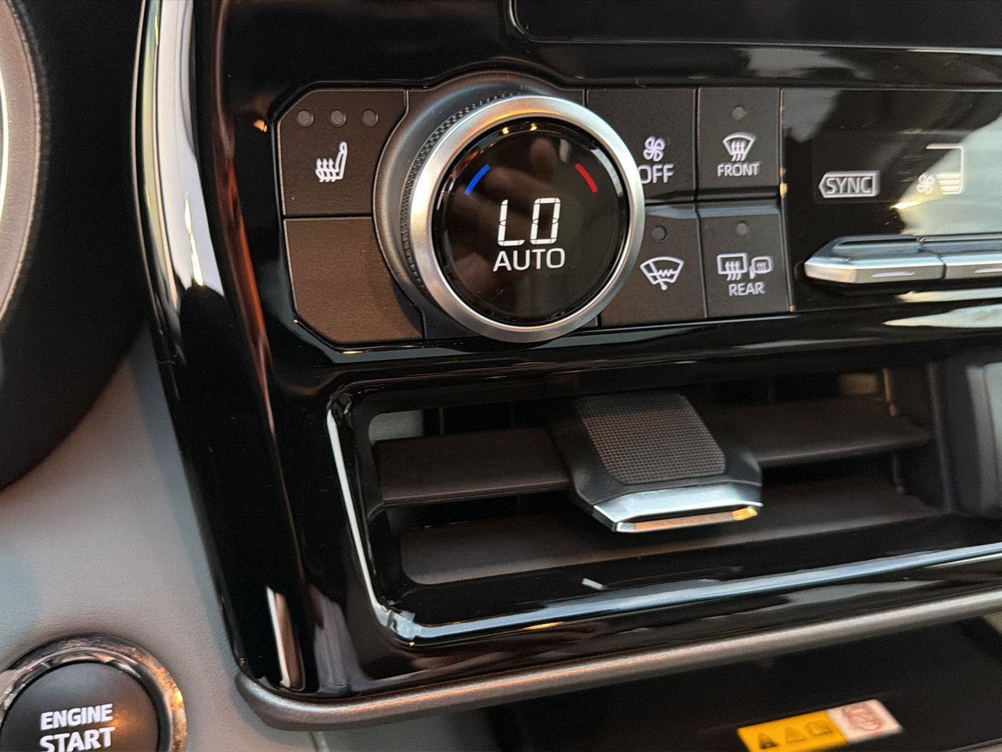 Certified 2023 Toyota Highlander XLE FWD image 28
