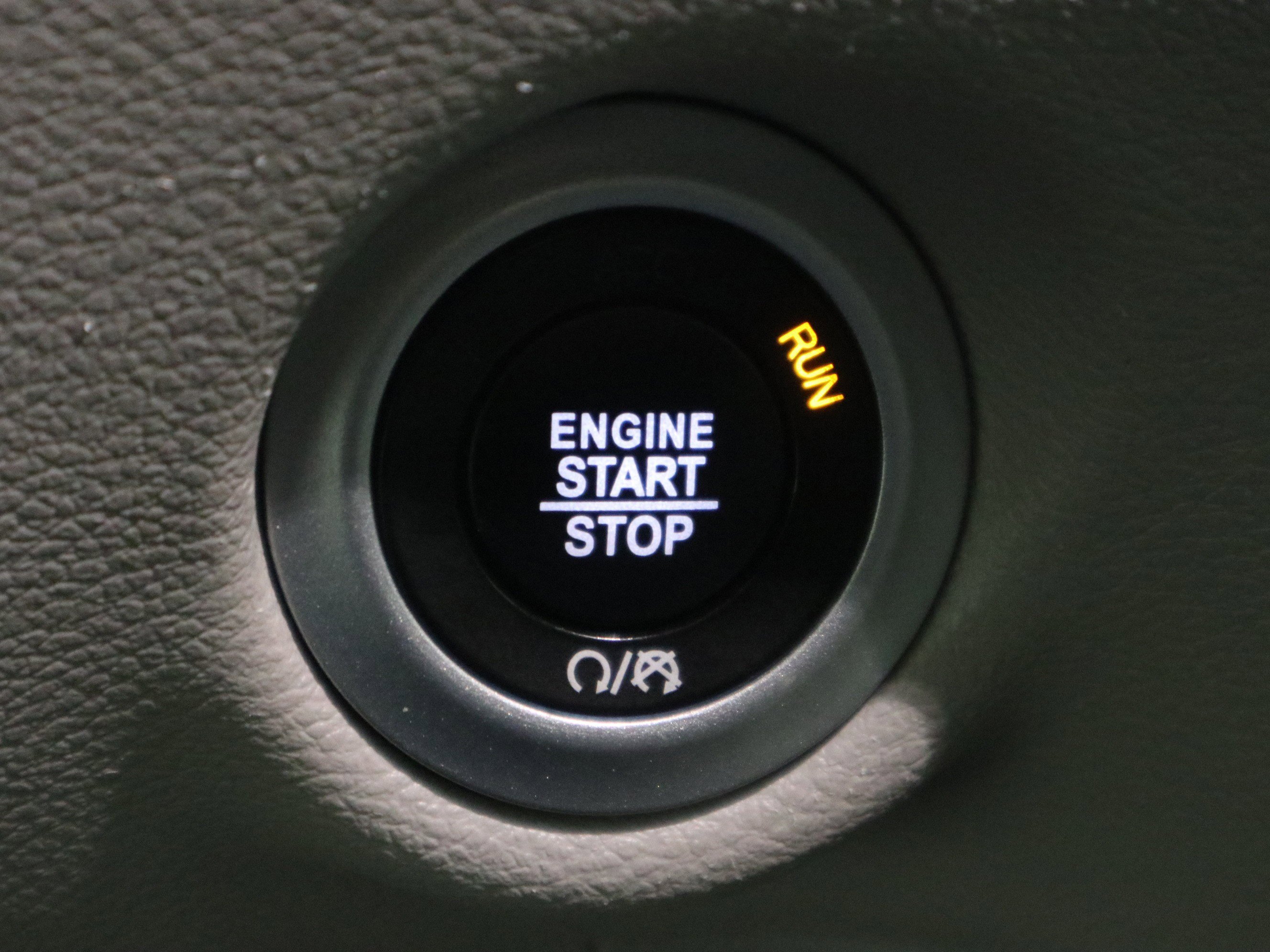 Used 2023 Chrysler Pacifica Touring-L image 32