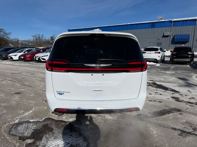 Used 2024 Chrysler Pacifica Touring-L image 26