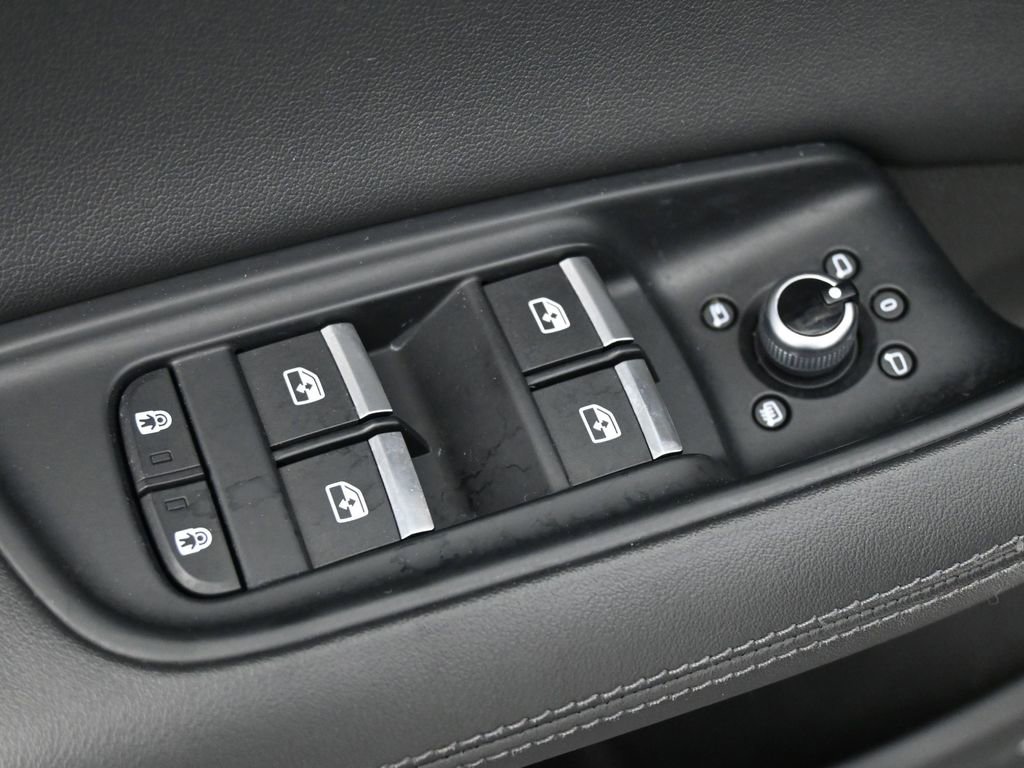 Used 2023 Audi Q7 3.0T Premium Plus image 3