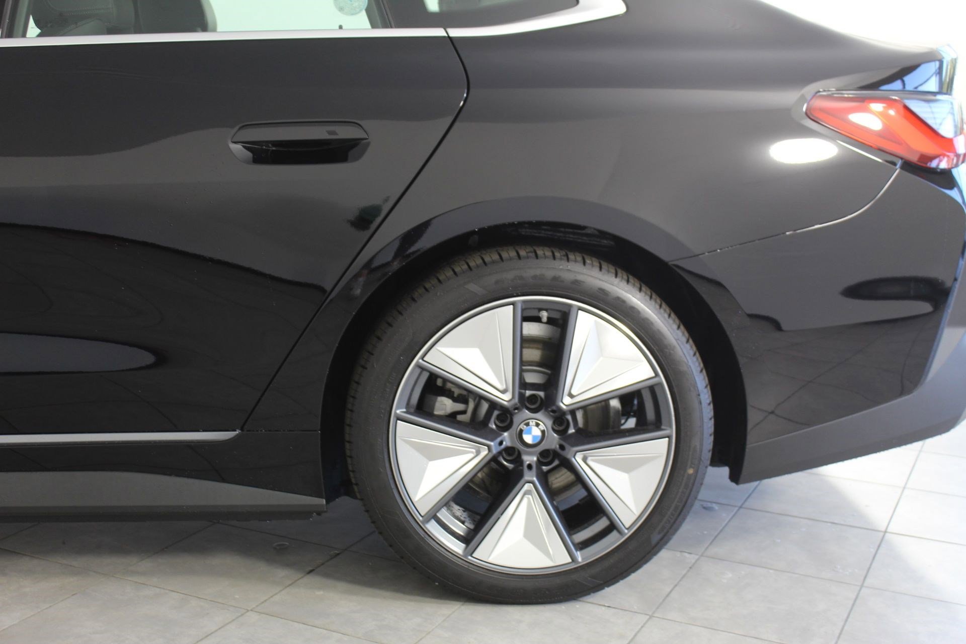 Used 2025 BMW i4 xDrive40i image 22