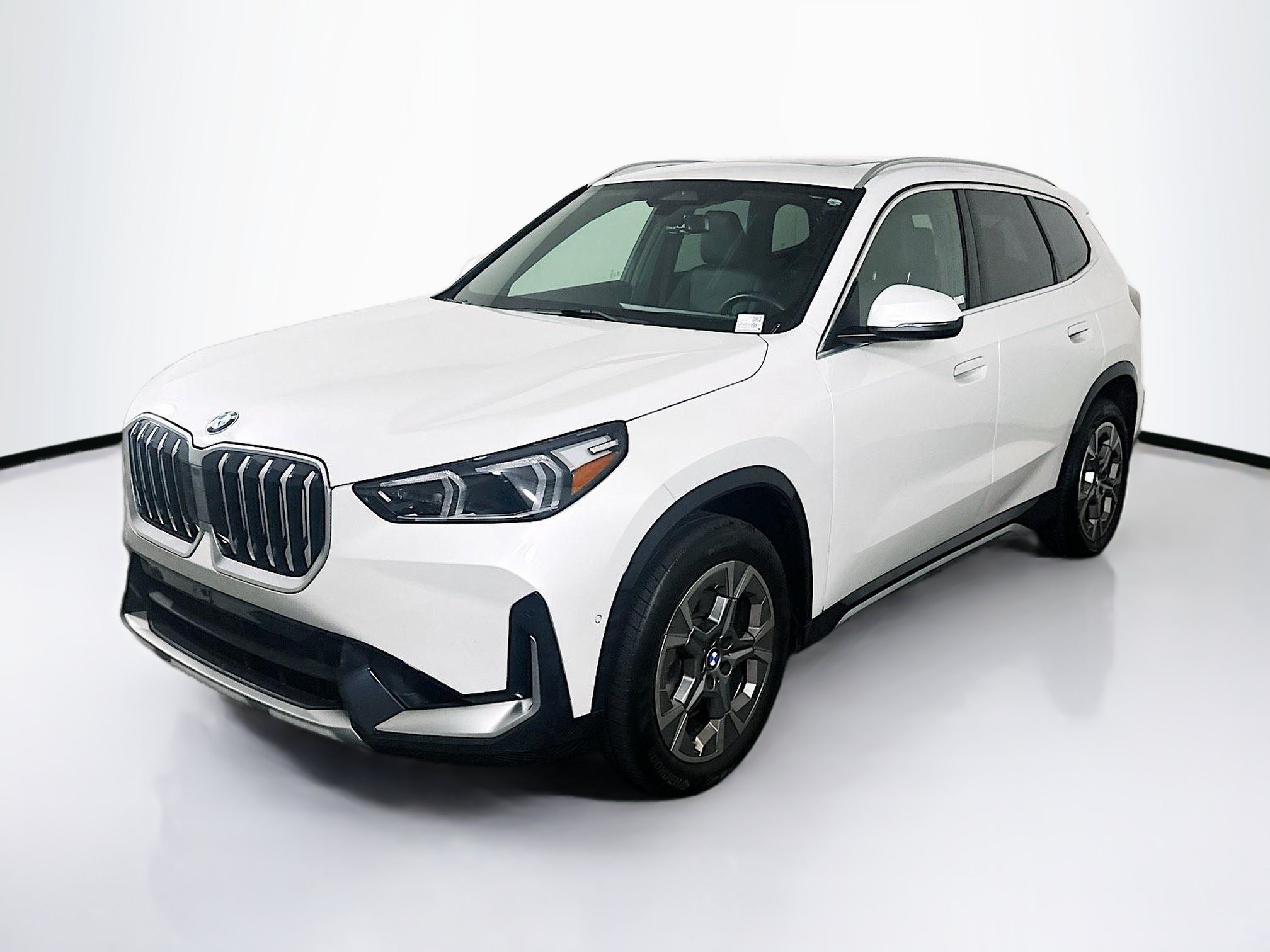 Used 2025 BMW X1 xDrive28i AWD/4WD image 3