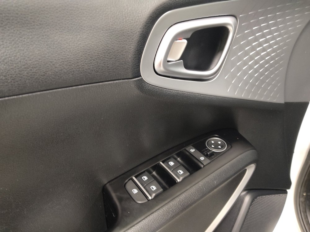 Used 2025 Kia Soul S image 27