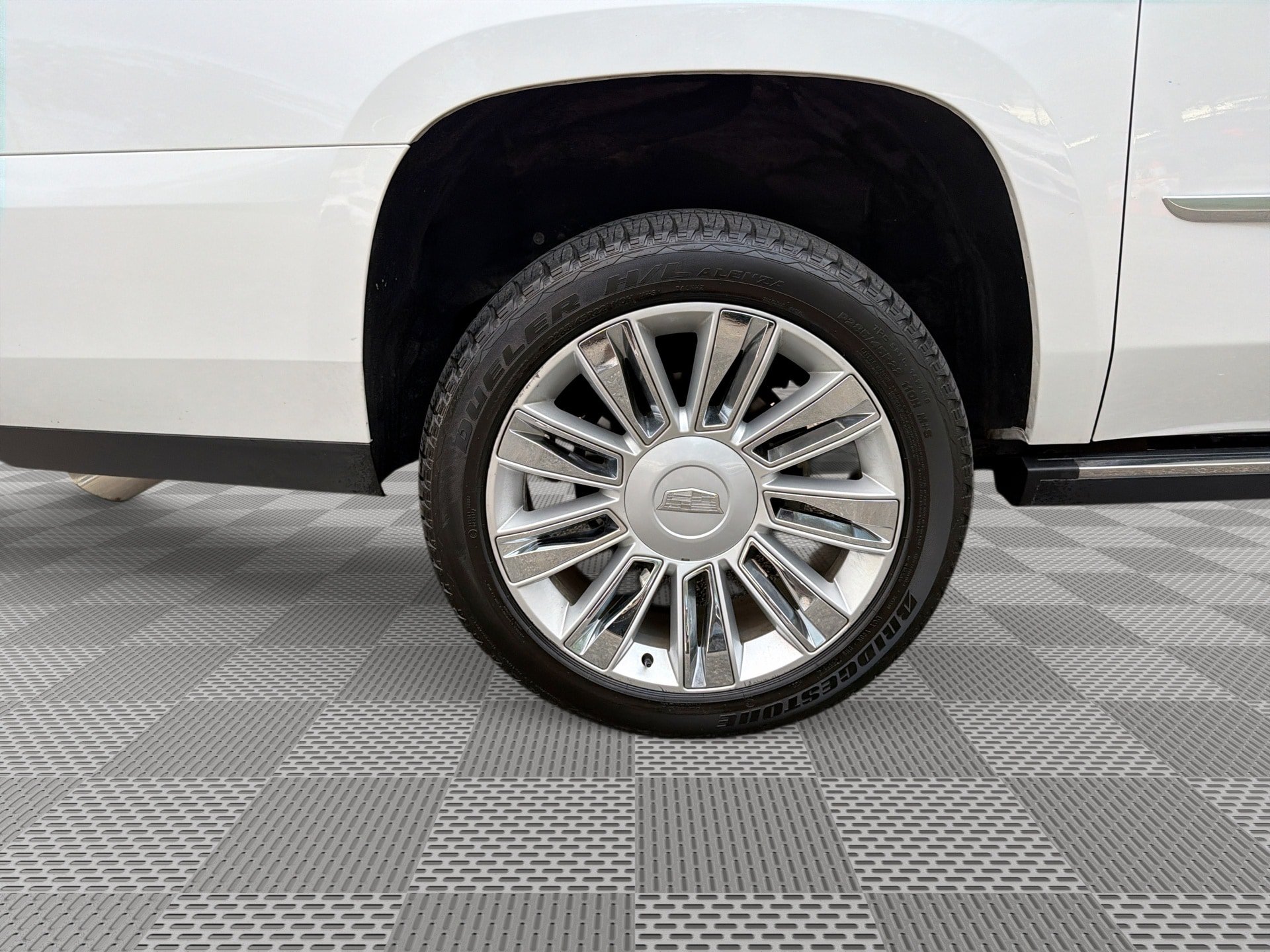 Used 2018 Cadillac Escalade ESV Platinum AWD/4WD image 29