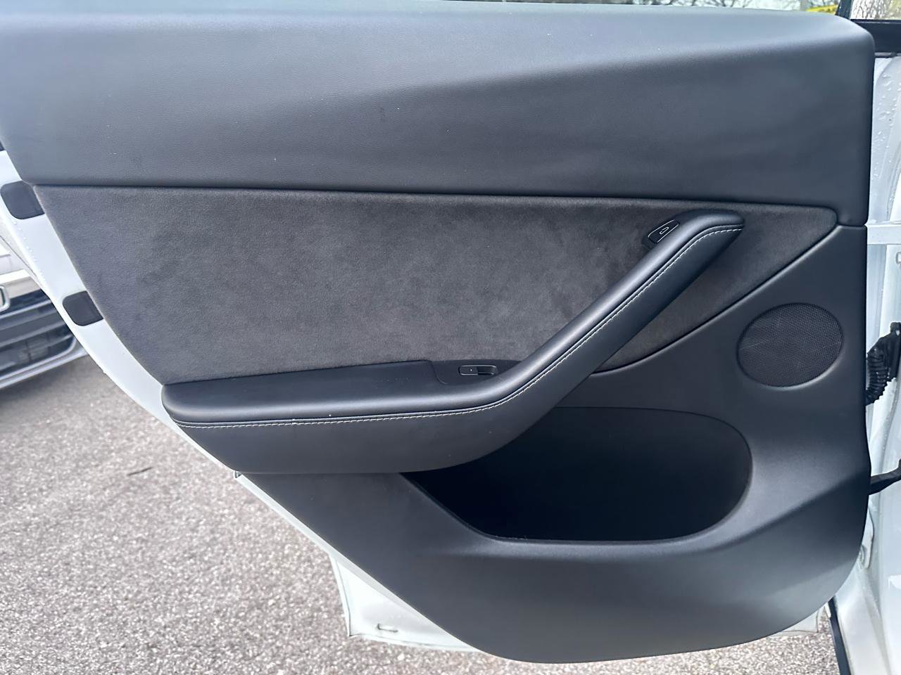 Used 2022 Tesla Model Y Long Range image 19