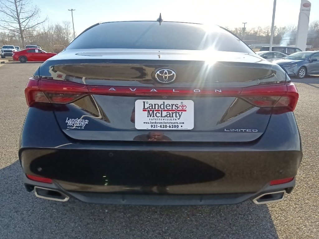 Used 2021 Toyota Avalon Limited image 4