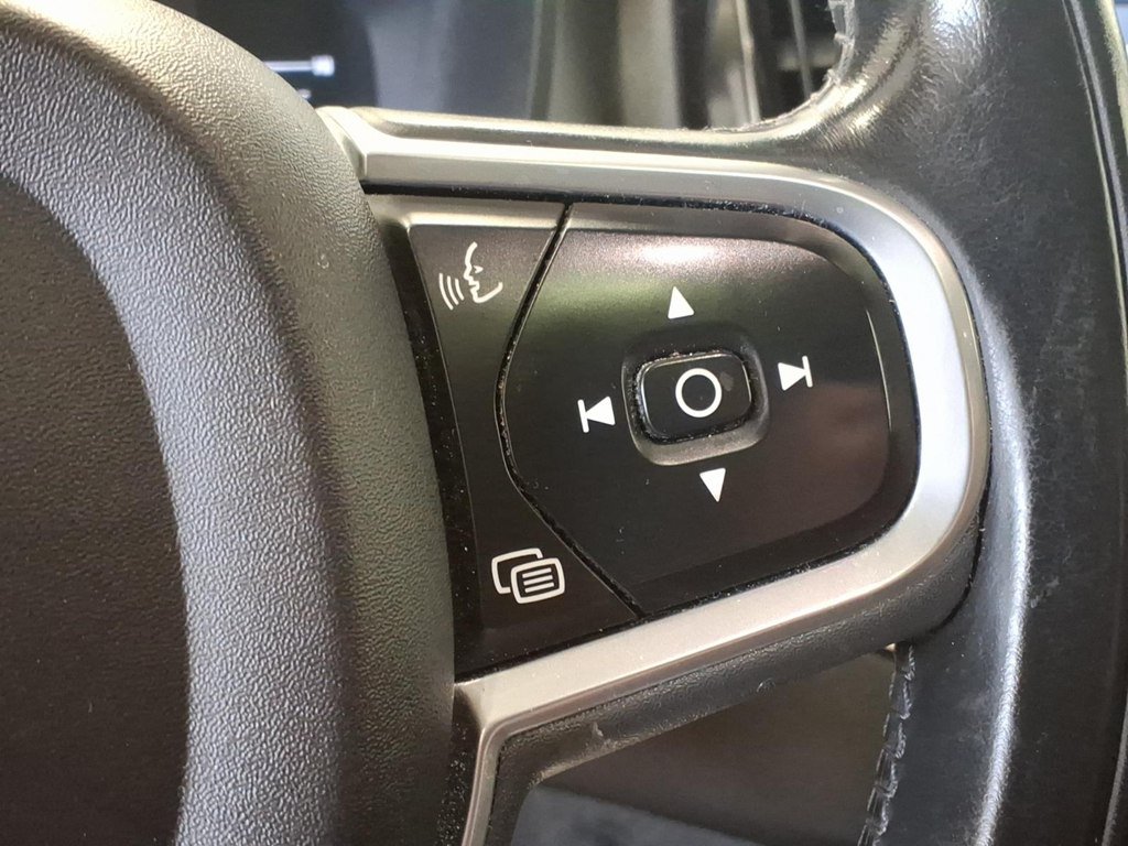 Used 2019 Volvo XC60 AWD T5 Momentum w/ Premium Package image 12