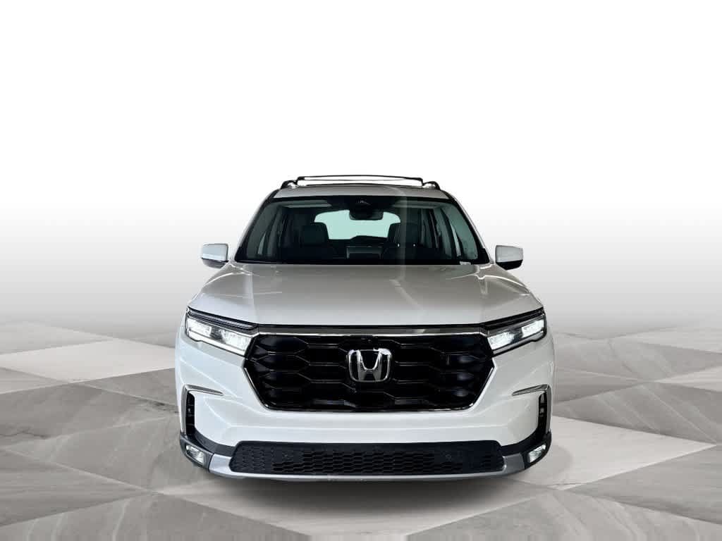 Used 2025 Honda Pilot Elite image 3