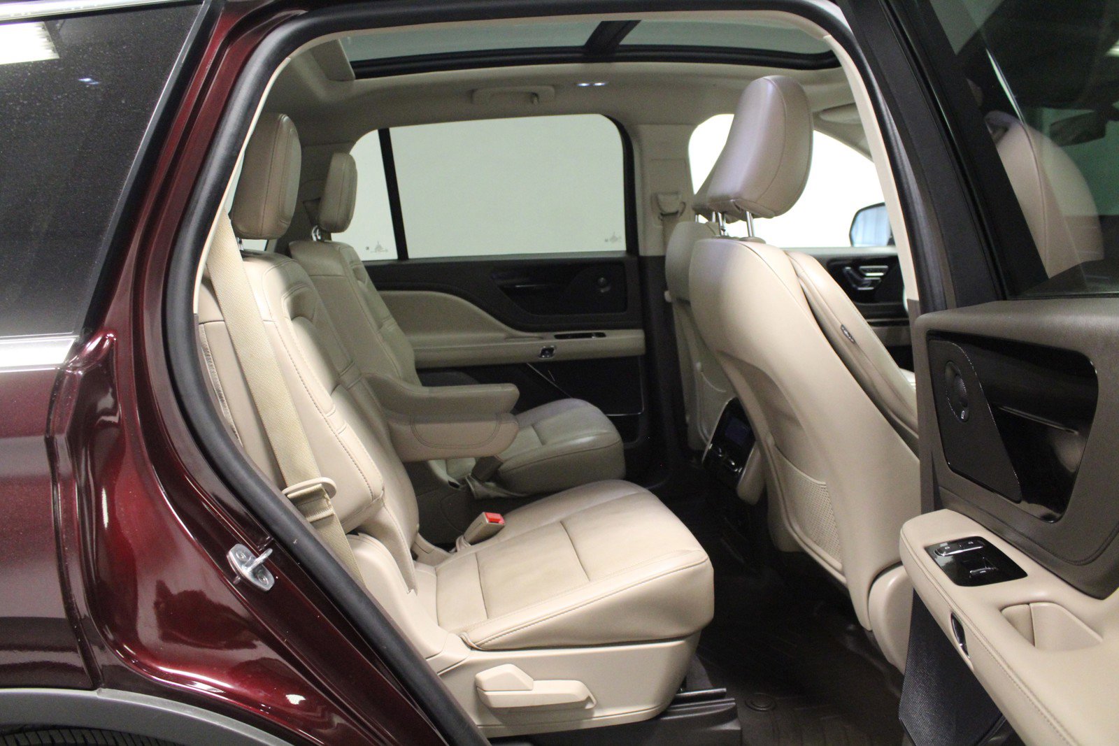 Used 2022 Lincoln Aviator Reserve w/ Equipment Group 201A image 16