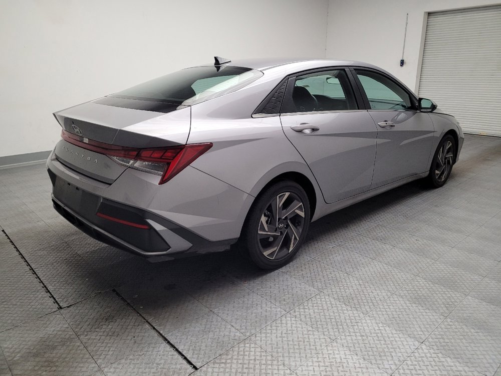 Used 2025 Hyundai Elantra SEL image 9