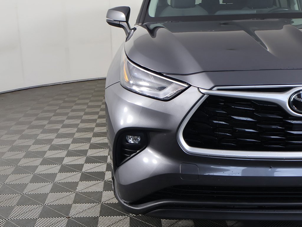 Used 2022 Toyota Highlander LE image 12