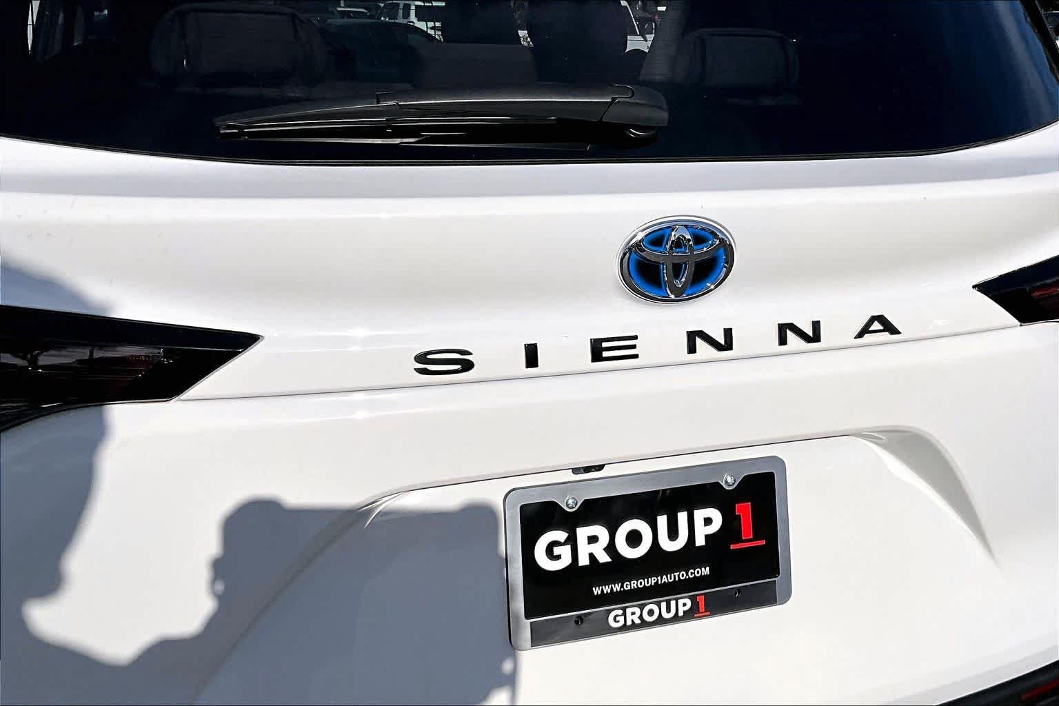 Certified 2025 Toyota Sienna LE FWD image 9