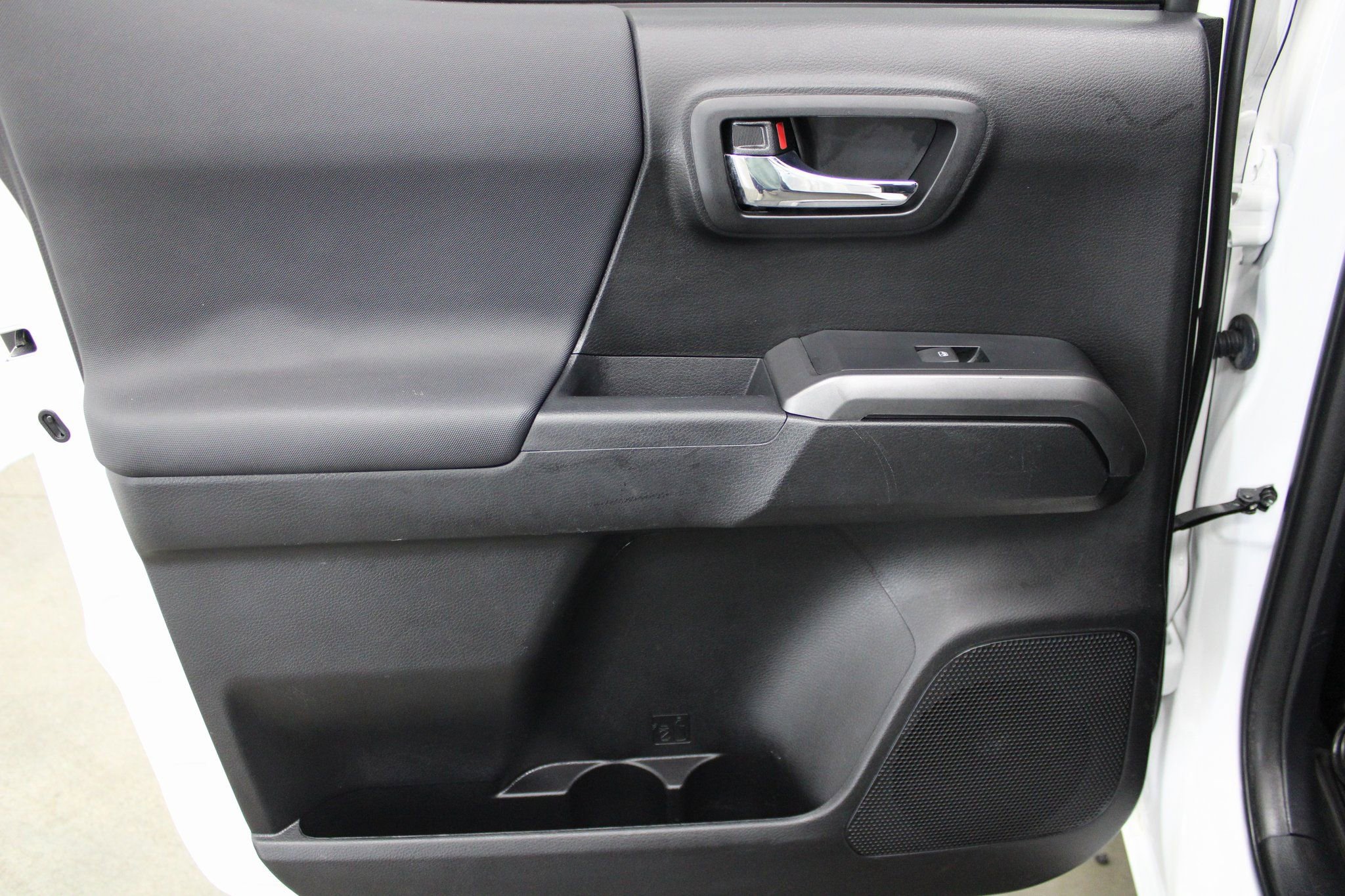 Used 2021 Toyota Tacoma TRD Off-Road w/ Technology Package AWD/4WD image 19