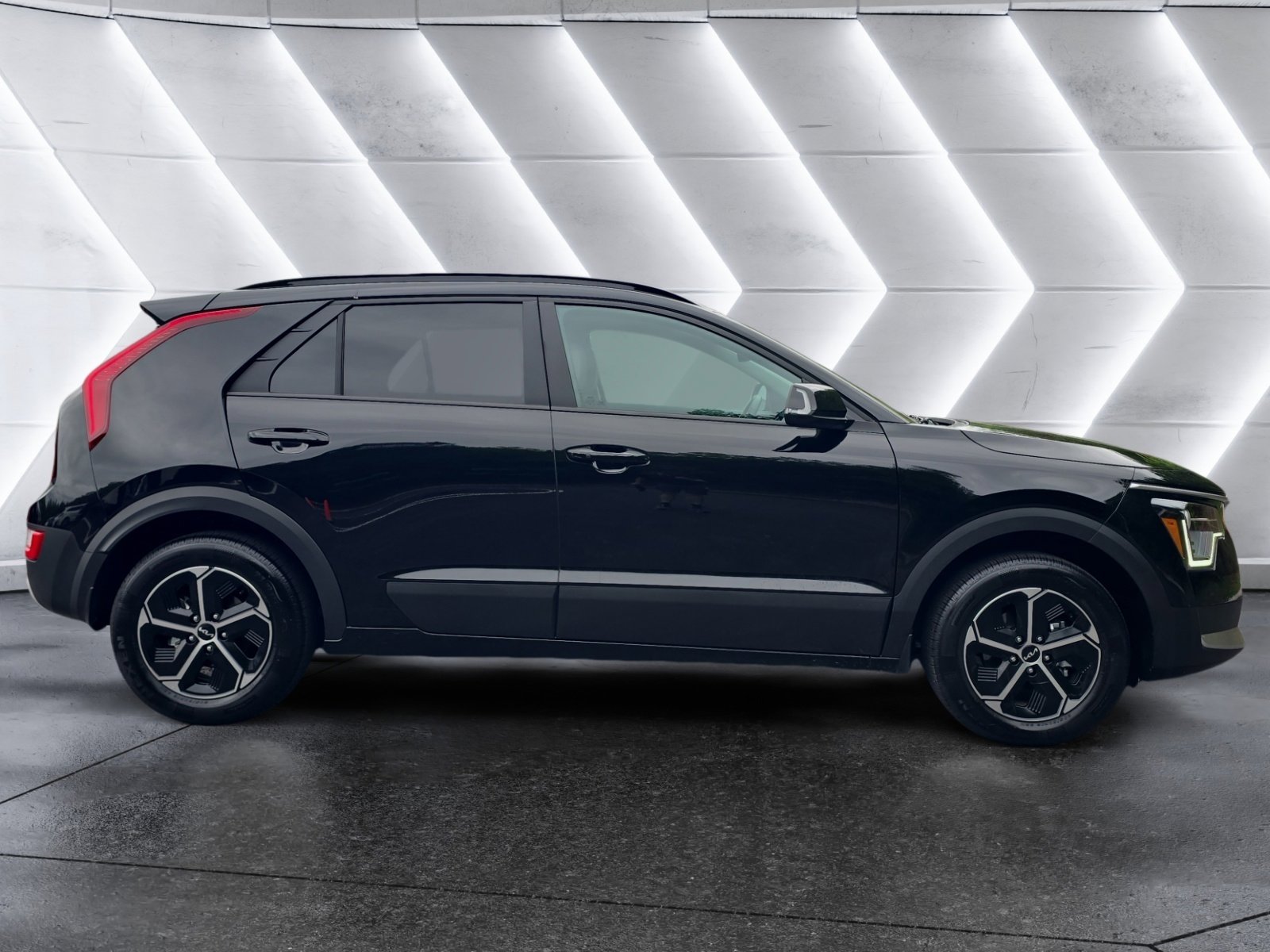 Used 2025 Kia Niro EX FWD image 6