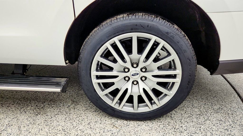 Used 2023 Ford Expedition Max Limited image 9