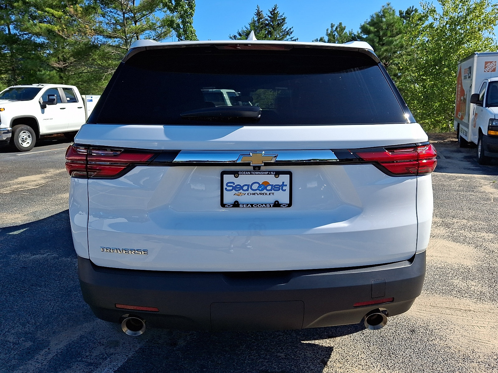 Used 2023 Chevrolet Traverse LS w/ Safety Package FWD image 5