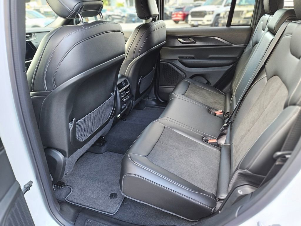 New 2025 Jeep Grand Cherokee Altitude image 16