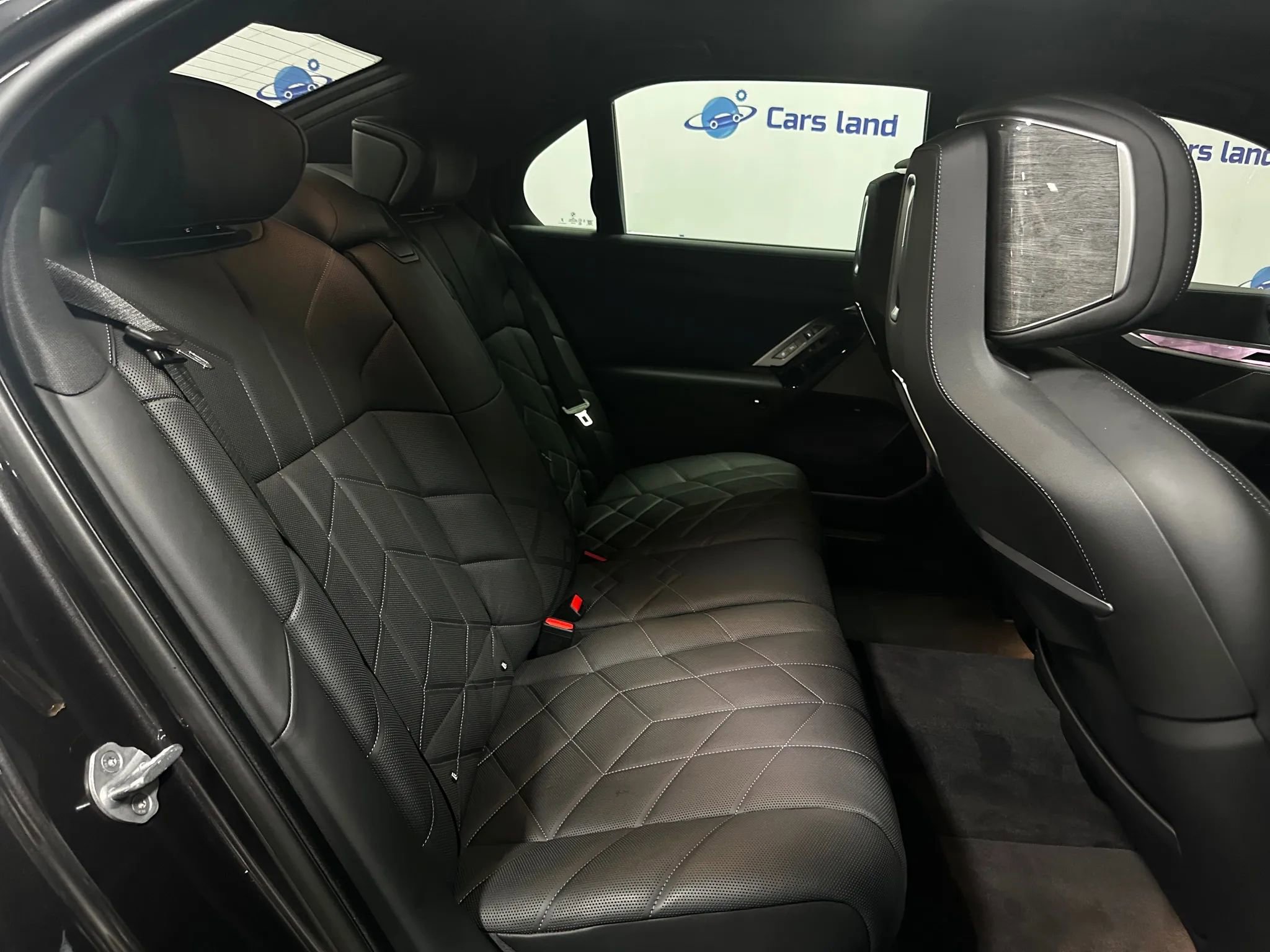 Used 2024 BMW i7 xDrive60 w/ Executive Package AWD/4WD image 22