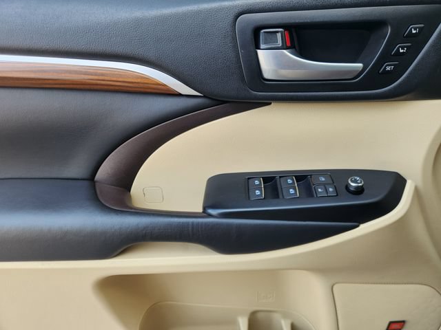 Used 2019 Toyota Highlander Limited Platinum AWD/4WD image 26