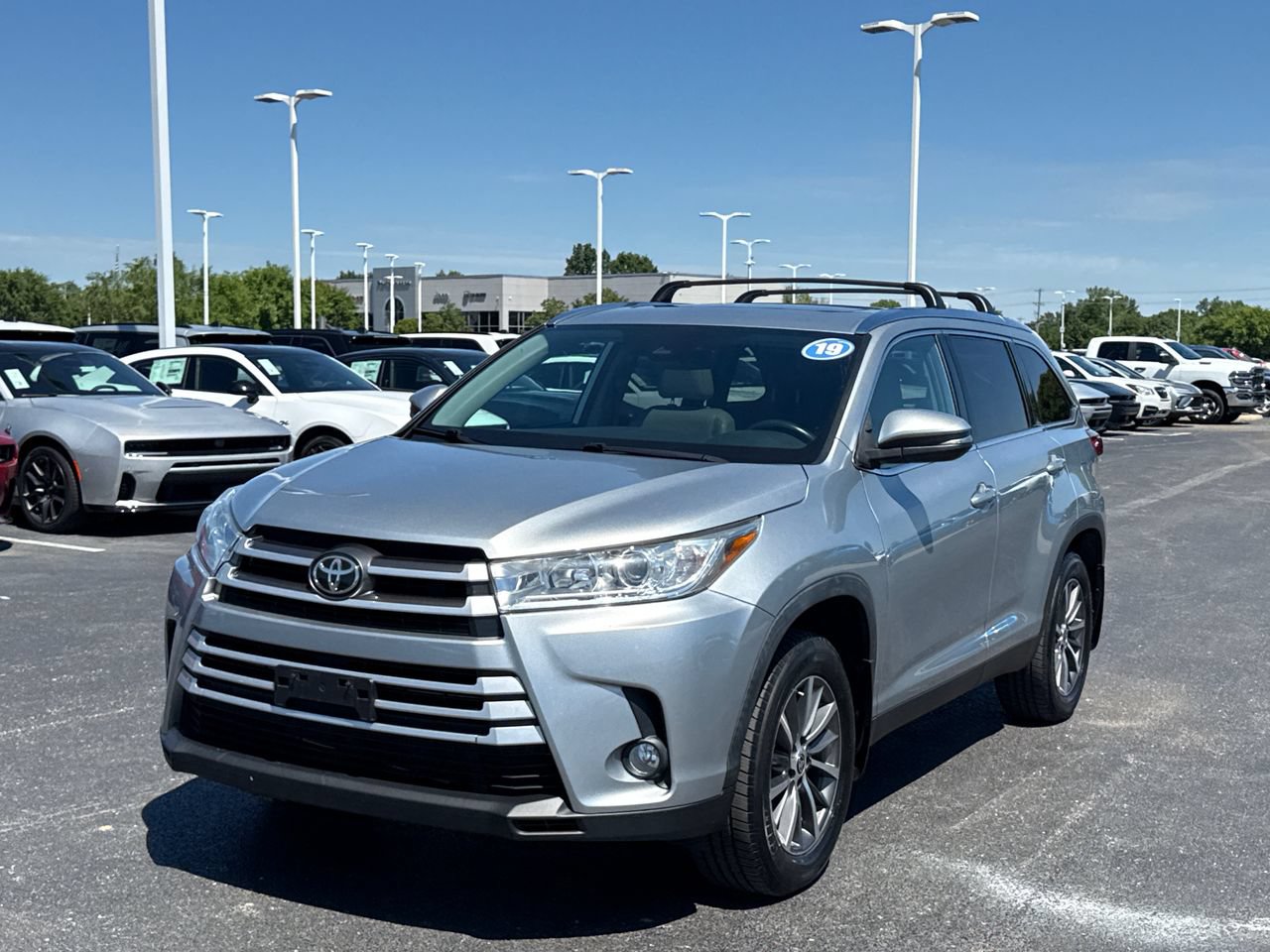 Used 2019 Toyota Highlander XLE FWD image 7