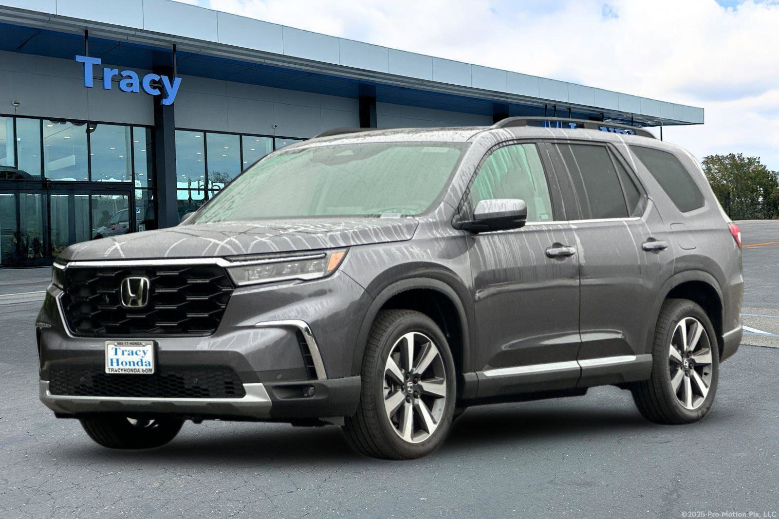 New 2025 Honda Pilot Touring image 8