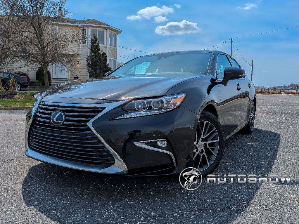 Used 2017 Lexus ES 350 w/ Luxury Package image 1