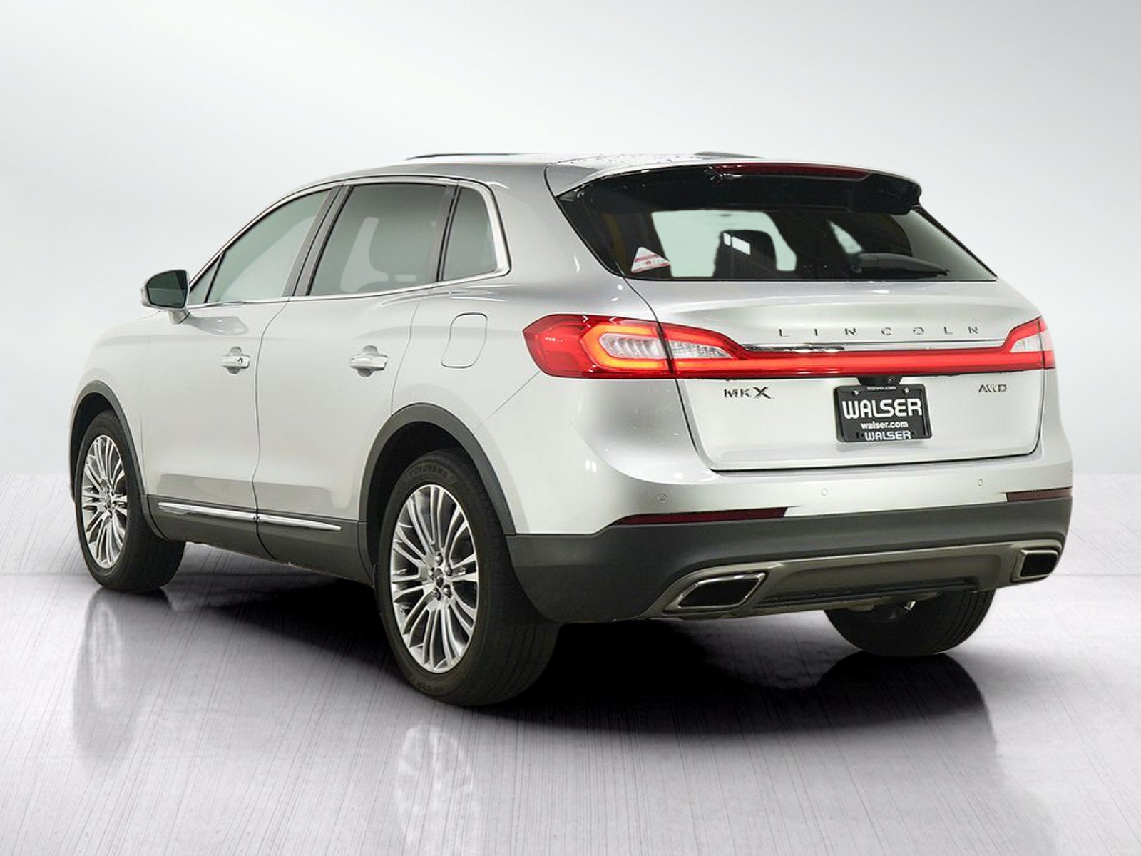 Used 2018 Lincoln MKX Reserve w/ Lincoln MKX Climate Package AWD/4WD image 3