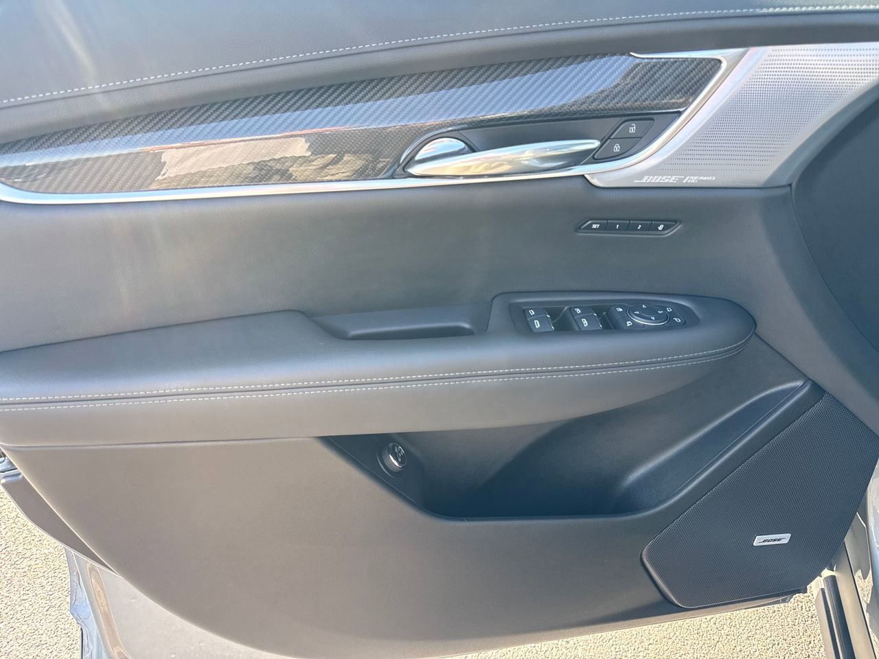 Used 2024 Cadillac XT6 Sport w/ Technology Package image 15