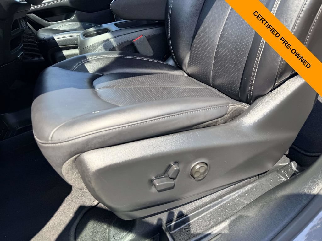 Certified 2025 Chrysler Pacifica Select FWD image 14