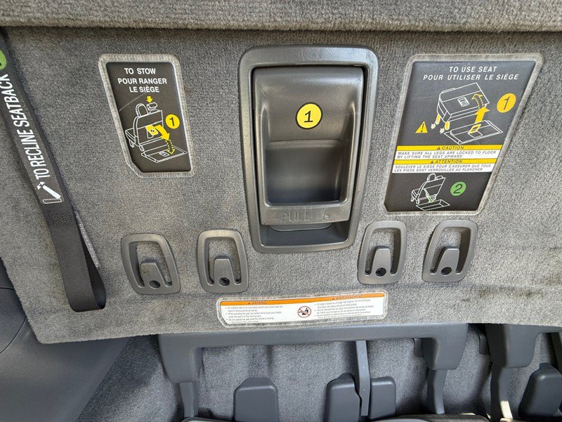 Used 2015 Toyota Sienna LE FWD image 22
