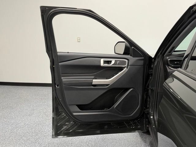 Used 2023 Ford Explorer XLT w/ Equipment Group 202A AWD/4WD image 11