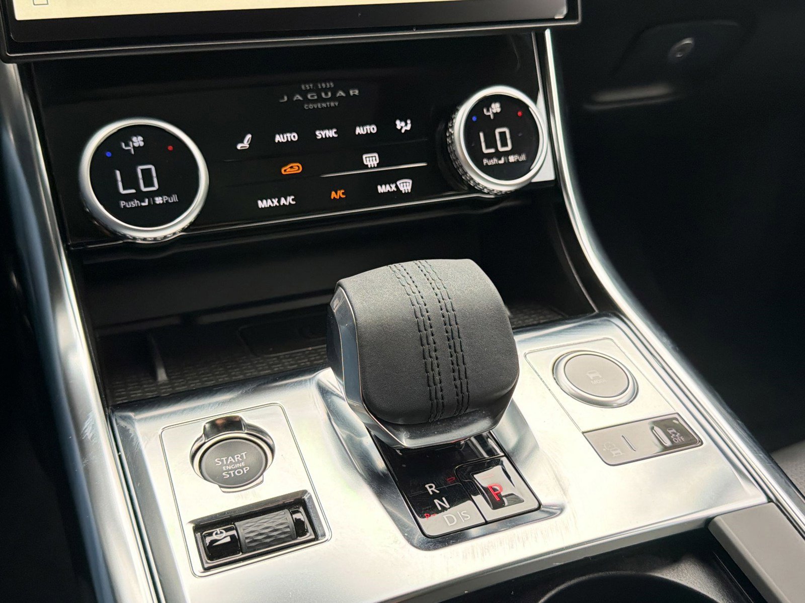 Used 2024 Jaguar XF R-Dynamic SE image 17