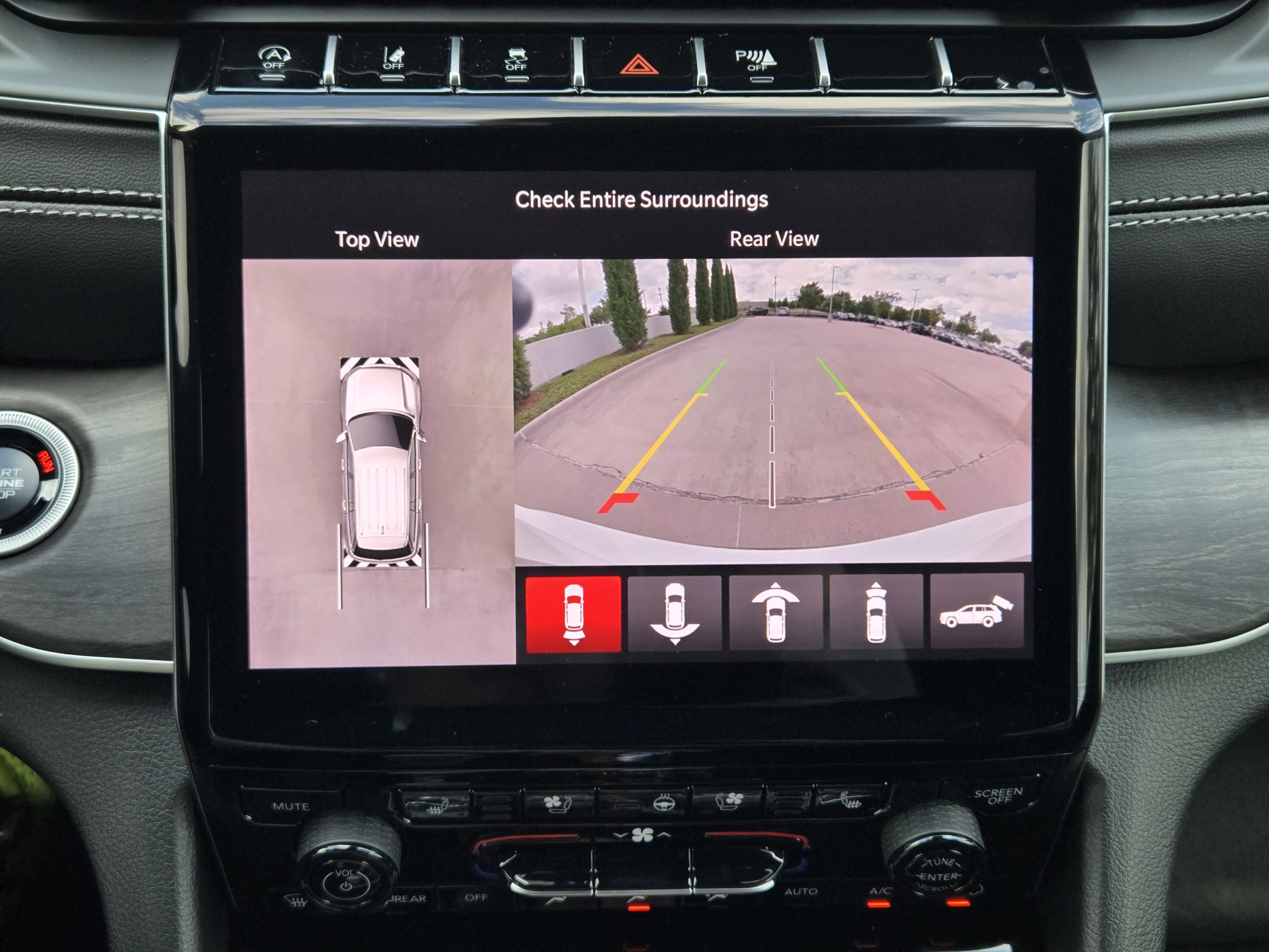 Used 2025 Jeep Grand Cherokee L Limited w/ Luxury Tech Group II AWD/4WD image 14