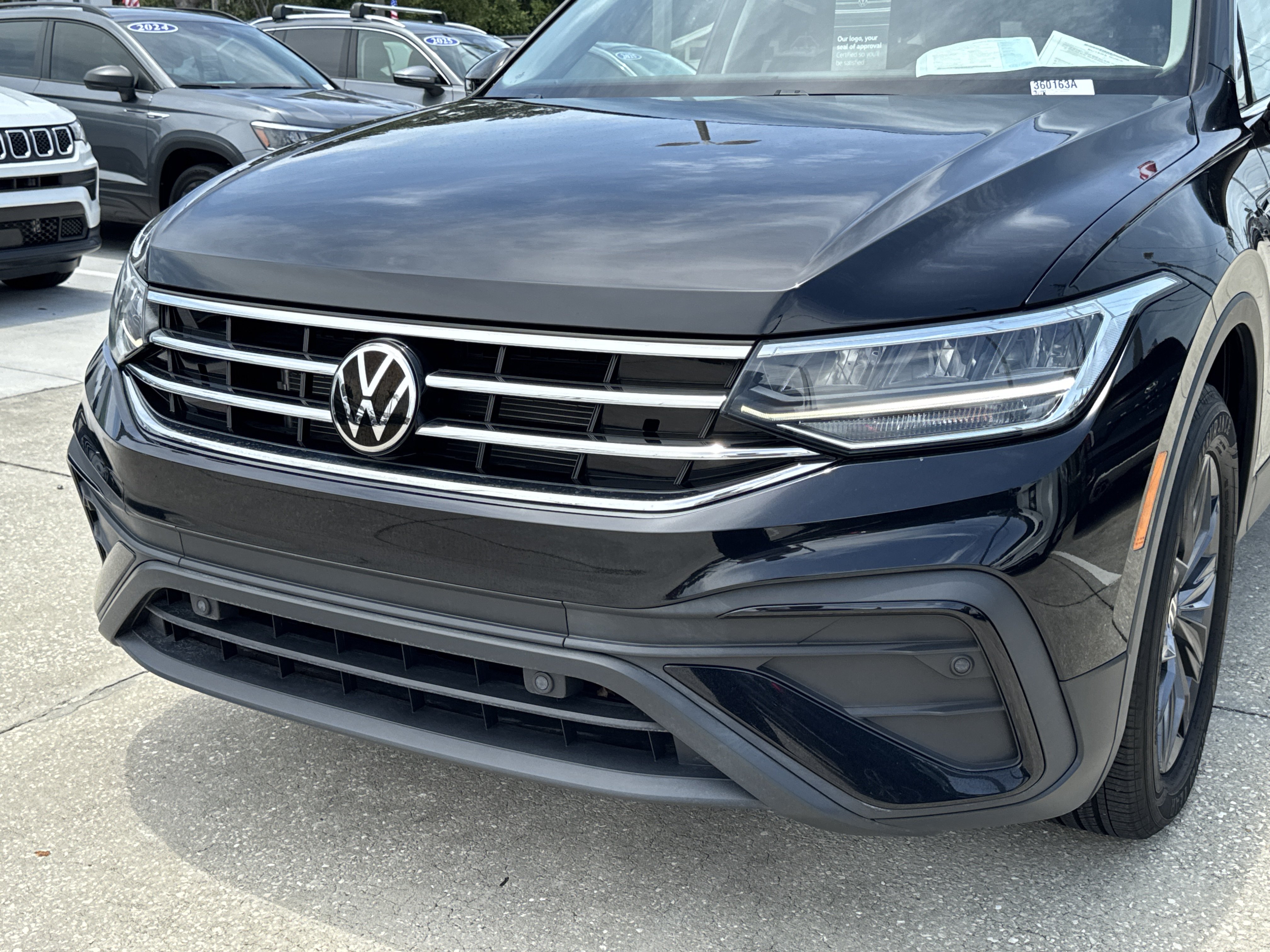 Used 2023 Volkswagen Tiguan SE FWD image 9