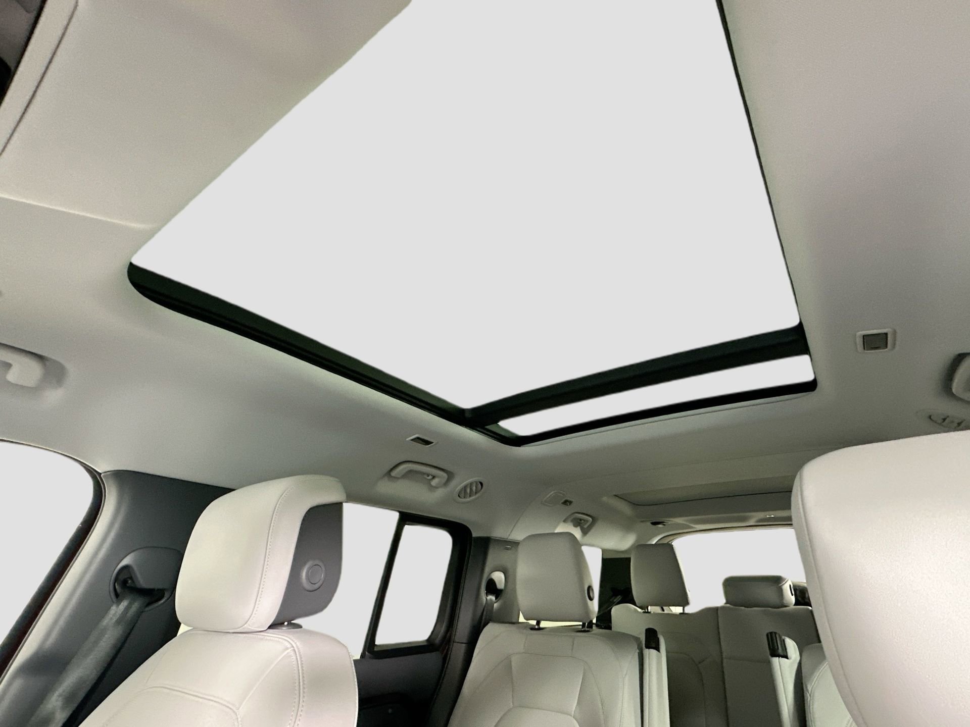 Certified 2025 Land Rover Defender 130 S image 24