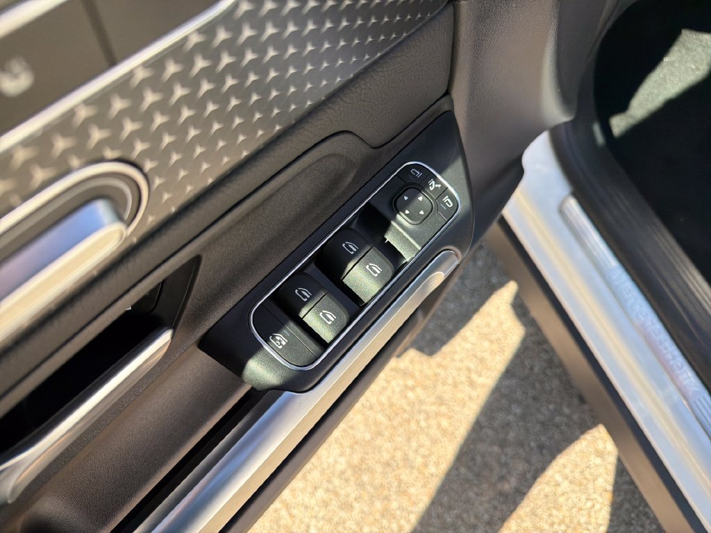New 2026 Mercedes-Benz GLB 250 4MATIC image 17