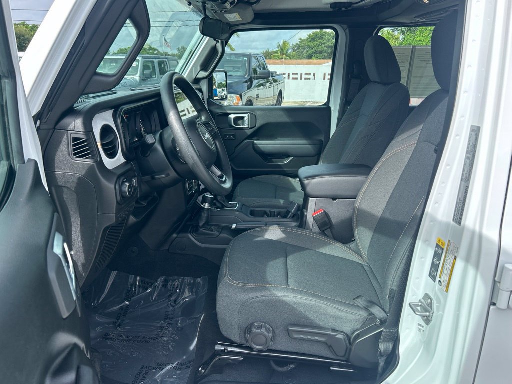 Used 2026 Jeep Wrangler Unlimited Sport AWD/4WD image 9