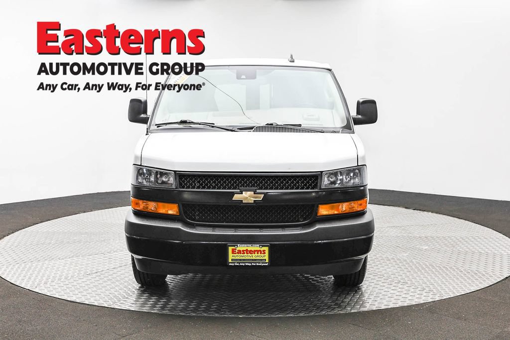 Used 2021 Chevrolet Express 3500 w/ Driver Convenience Package RWD image 2