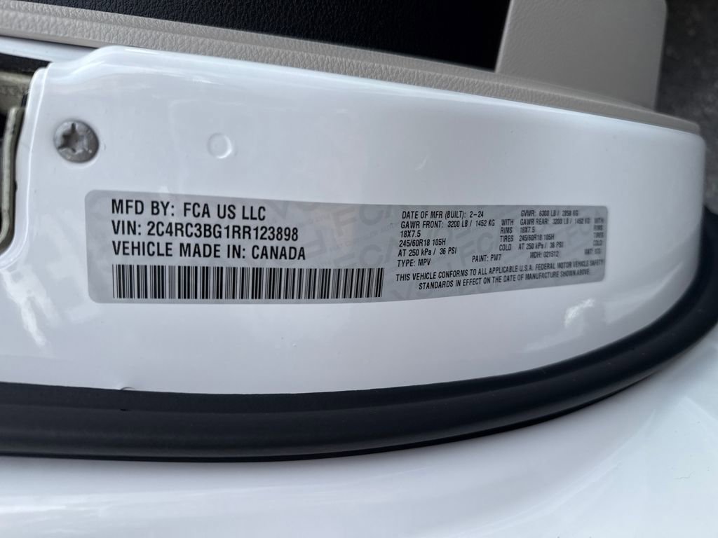 Used 2024 Chrysler Pacifica Touring-L image 28