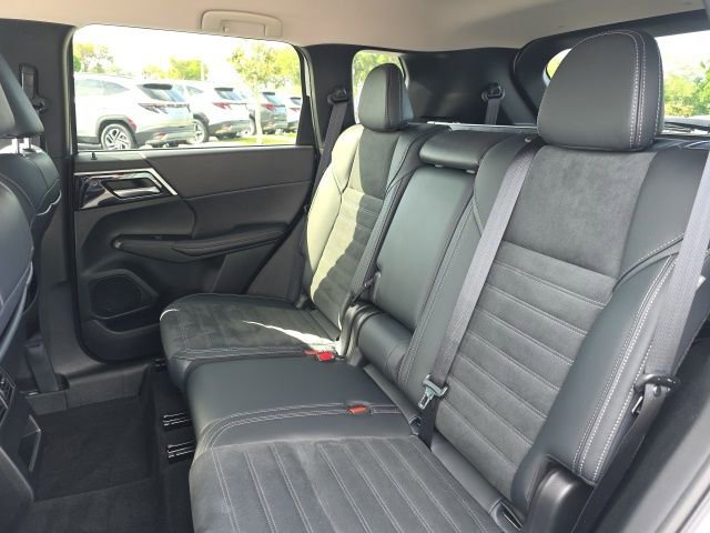 Used 2024 Mitsubishi Outlander SE image 7