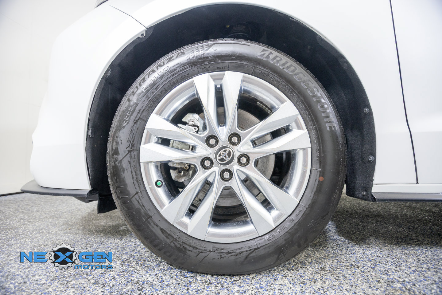 Used 2024 Toyota Sienna Limited AWD/4WD image 47