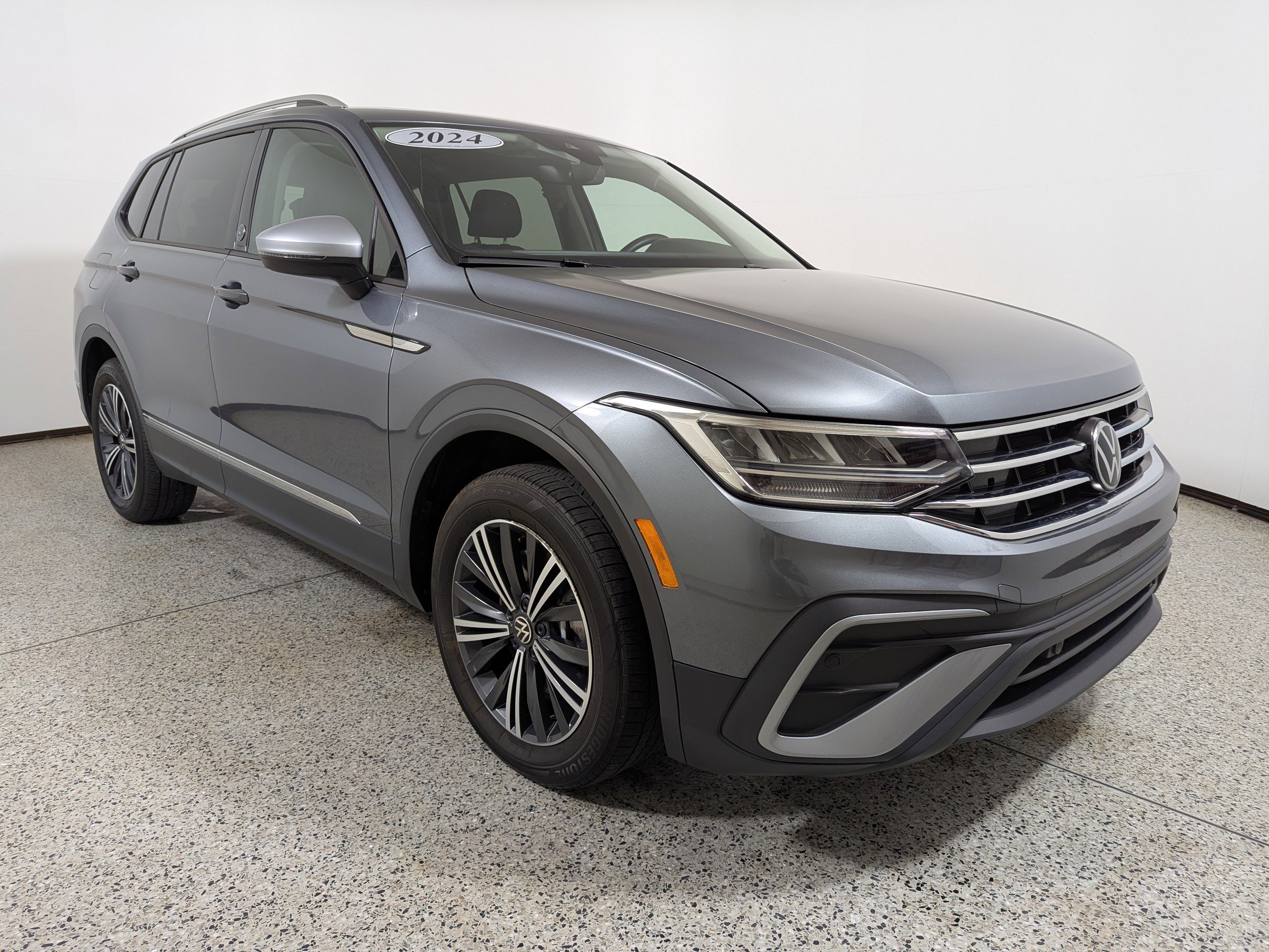 Used 2024 Volkswagen Tiguan Wolfsburg Edition FWD image 1