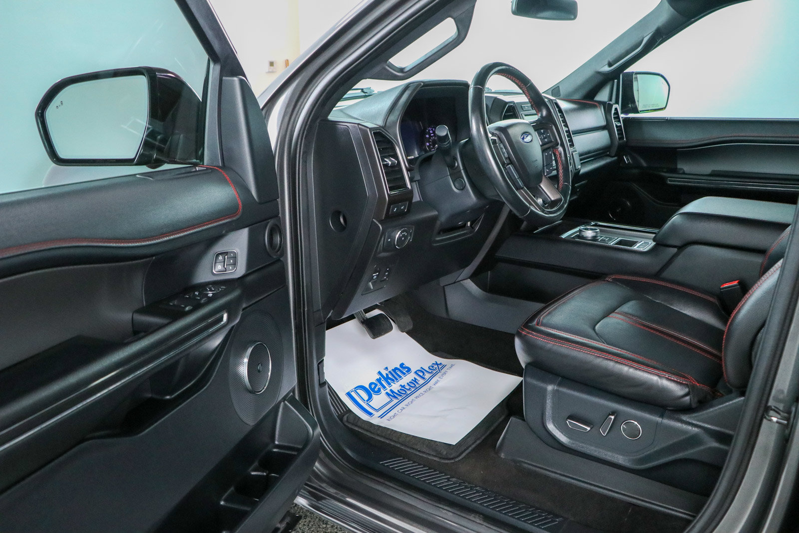 Used 2021 Ford Expedition Limited RWD image 3