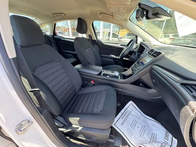 Used 2020 Ford Fusion SE FWD image 12
